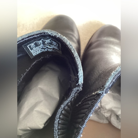 Clarks Classic Black Leather Ladies Boots - Picture 16 of 16